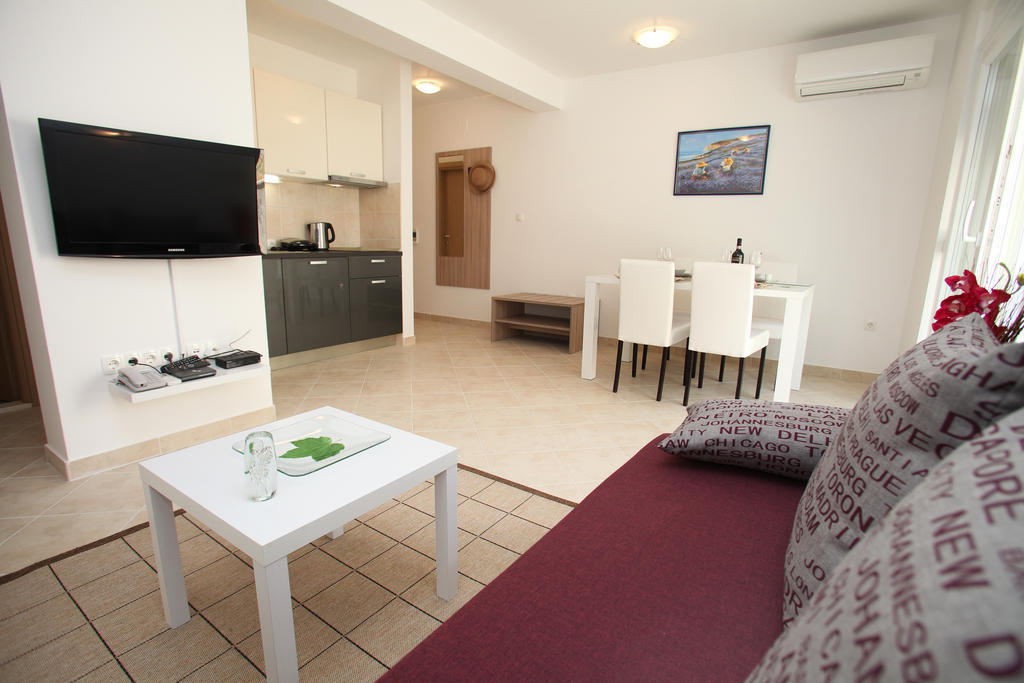 Villa Iris Apartments Seget Vranjica Εξωτερικό φωτογραφία